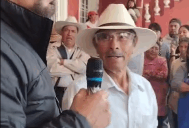 Vecinos de Ozolco discuten con un terrateniente